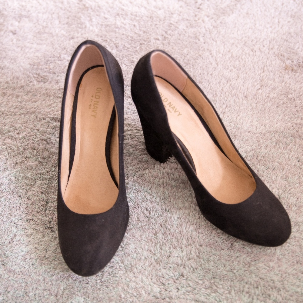 Old Navy black suede pumps 4" thick heels size 9